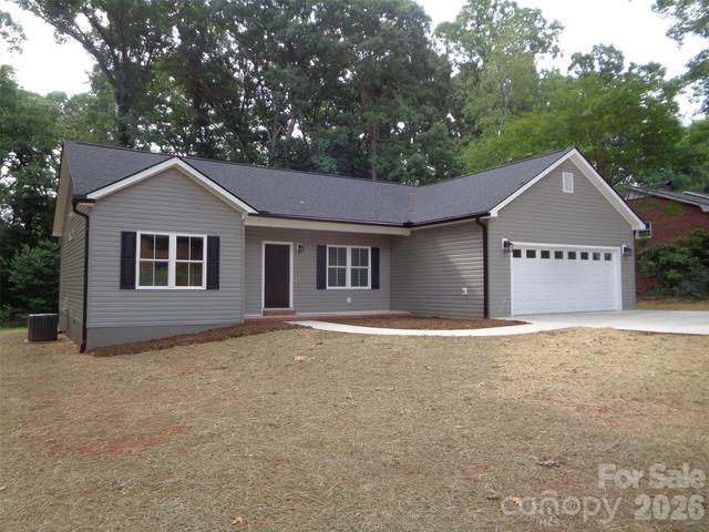 190 Forest Hill Dr, Forest City, NC 28043