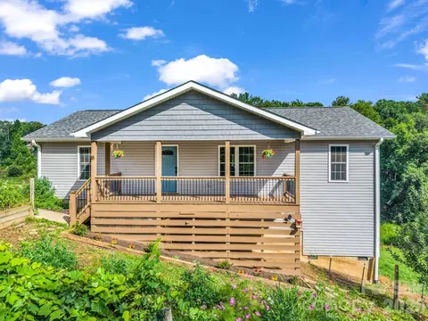 18 Old Chapman Pl, Leicester, NC 28748