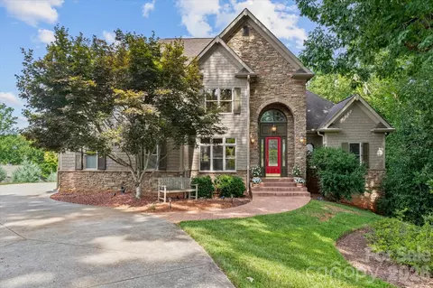 121 Creek Cove Ln, Statesville, NC 28677