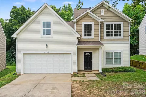 2823 Forest Grove Ct, Charlotte, NC 28269