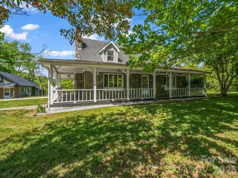 363 Etowah School Rd, Hendersonville, NC 28739