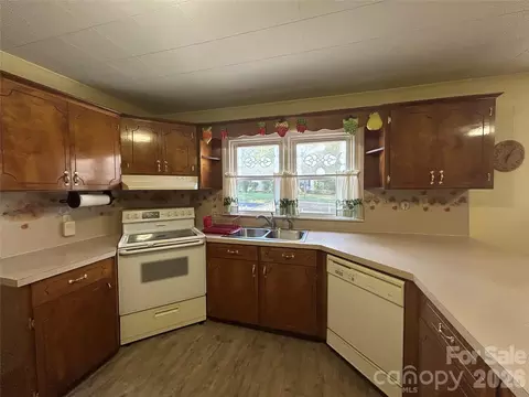 402 E 24th St, Kannapolis, NC 28083 photo 14