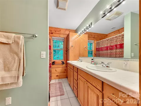 Bath - 219 Red Maple Ln, Boone, NC 28607 photo 1 of 4
