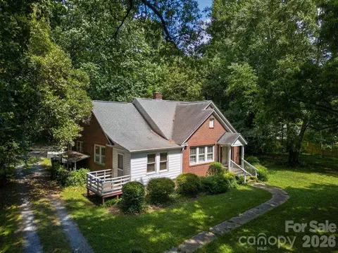 1822 W Sugar Creek Rd, Charlotte, NC 28262