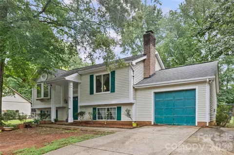 9108 Touchstone Ln, Charlotte, NC 28227