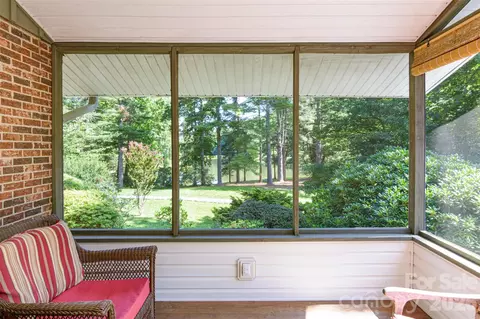 111 W Kindy Forest Dr, Hendersonville, NC 28739