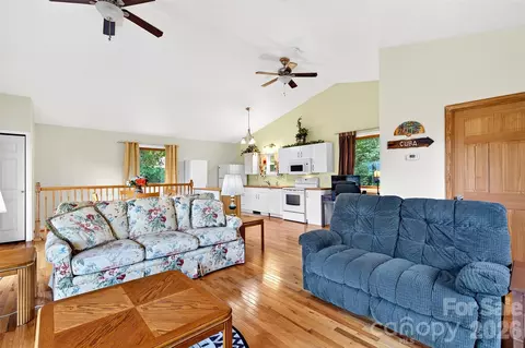40 E Valley View Dr, Marion, NC 28752 photo 9