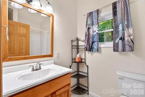 40 E Valley View Dr, Marion, NC 28752 photo 13