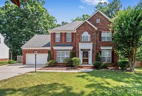 1421 Moonstone Dr, Matthews, NC 28105