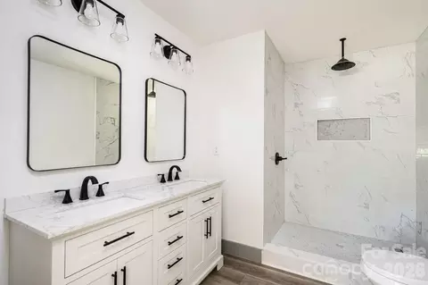 Bath - 2047 Bailey Dr, Hickory, NC 28601 photo 1 of 2