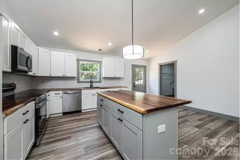 Kitchen - 2047 Bailey Dr, Hickory, NC 28601 photo 2 of 2