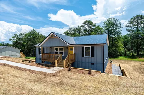 2047 Bailey Dr, Hickory, NC 28601