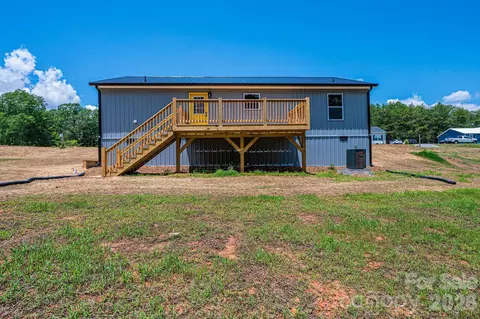 Exterior - 2047 Bailey Dr, Hickory, NC 28601 photo 4 of 5