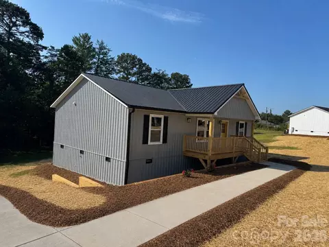 Exterior - 2047 Bailey Dr, Hickory, NC 28601 photo 1 of 5