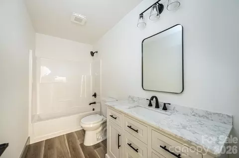 Bath - 2047 Bailey Dr, Hickory, NC 28601 photo 2 of 2