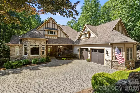 132 Pinnacle Peak Ln, Flat Rock, NC 28731