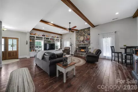 Living - 880 Shiloh Unity Rd, Lancaster, SC 29720 photo 1 of 2