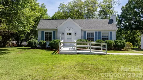 608 1st W St W, Conover, NC 28613