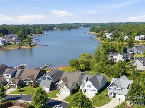 104 Sisters Cove Ct, Mooresville, NC 28117