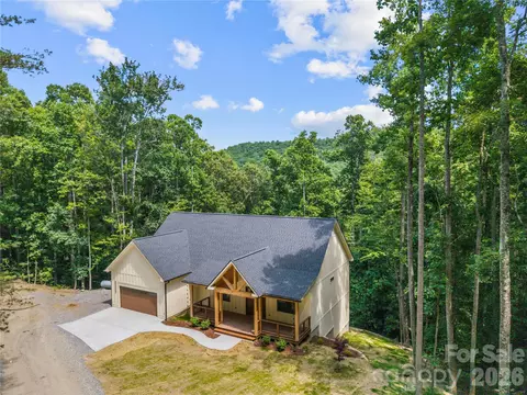 210 Hickory Tree Ln, Hendersonville, NC 28739