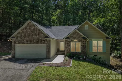 401 Heather Marie Dr, Hendersonville, NC 28792