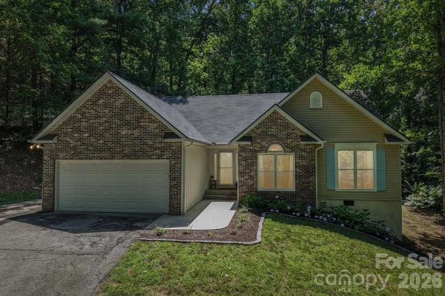 401 Heather Marie Dr, Hendersonville, NC 28792