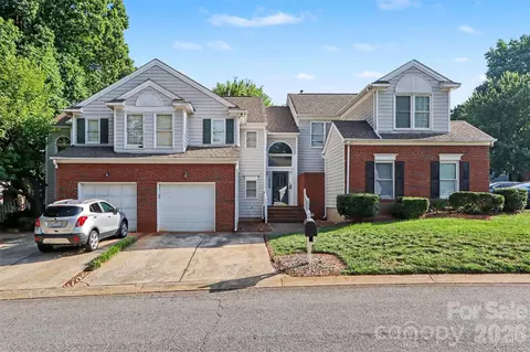 8606 Fox Chase Ln, Charlotte, NC 28269