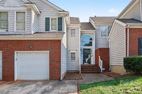 8606 Fox Chase Ln, Charlotte, NC 28269