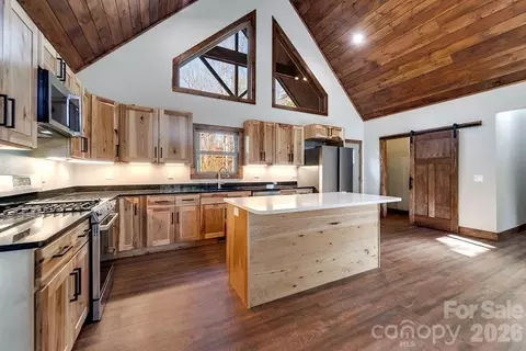 397 Kennel Loop, Murphy, NC 28906 photo 4