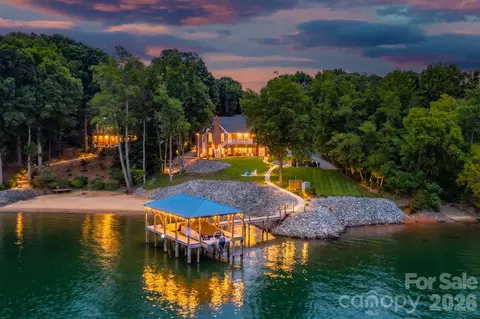 131 Point Of View Dr, Mooresville, NC 28117
