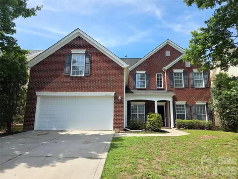 10601 Bere Island Dr, Charlotte, NC 28278