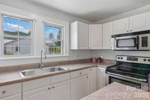 Kitchen - 120 Caring Place Loop, Clyde, NC 28721 photo 3 of 3