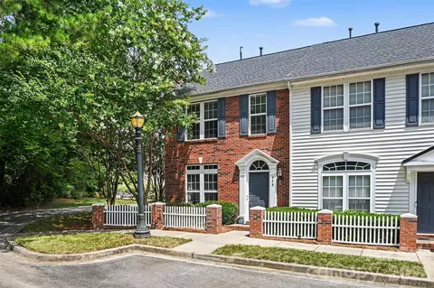 929 Coolsprings Ln, Rock Hill, SC 29730