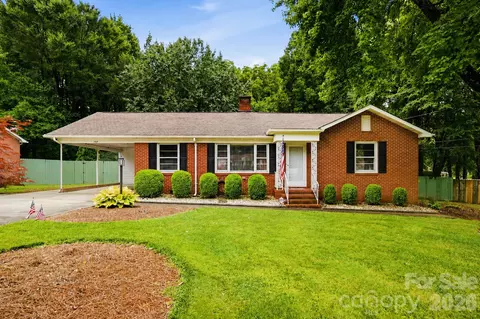 7919 Linda Lake Dr, Charlotte, NC 28215
