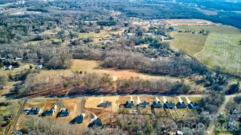 911 Westminster Dr, Statesville, NC 28677