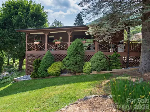 85 Hillcrest Rd, Maggie Valley, NC 28751