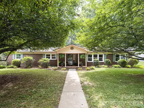 29 Jean Dr, Asheville, NC 28803