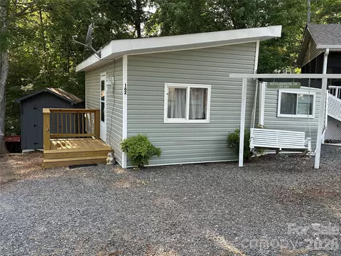162 Clubhouse Dr, New London, NC 28127