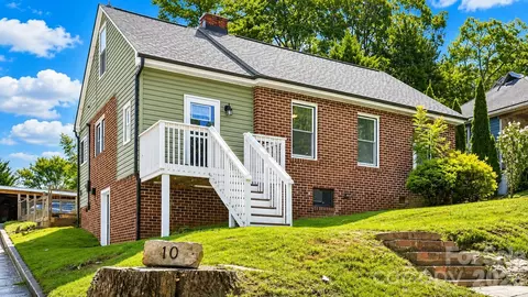 10 Enka Oak St, Candler, NC 28715