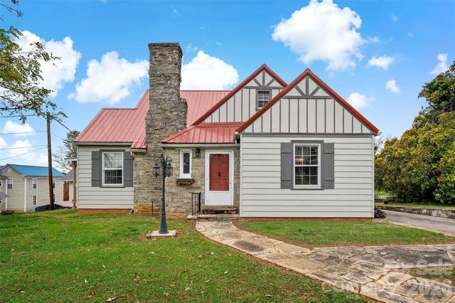 141 N Madison St, Marion, NC 28752