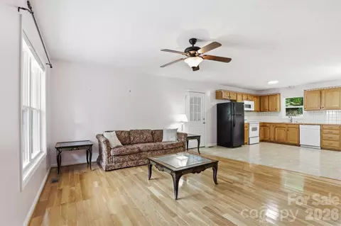 15 Valley St, Granite Falls, NC 28630