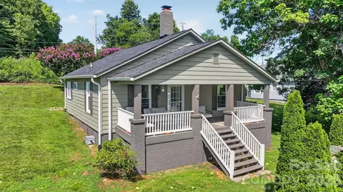 106 Lake Dr, Hickory, NC 28601