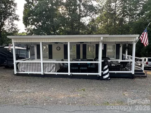 138 Marina Dr, New London, NC 28127
