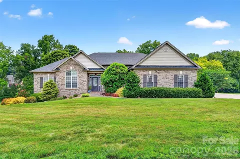 1136 Fox Chase Dr, Newton, NC 28658