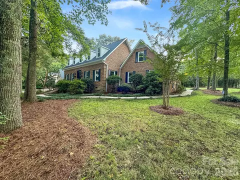 8503 Foxbridge Dr, Matthews, NC 28104