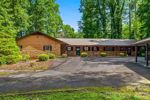 27 Unity Ct, Etowah, NC 28729