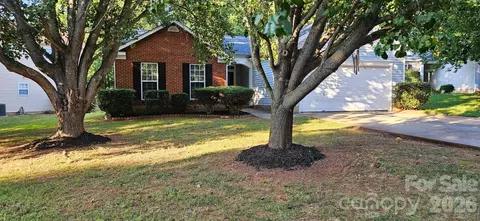 7216 Preakness Stakes Ln, Charlotte, NC 28215