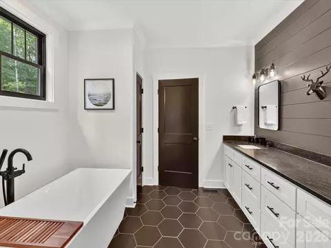 Bath - 1215 Pine Forest Dr, Lancaster, SC 29720 photo 2 of 5