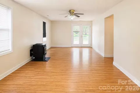 Living - 275 Noel Rd, Harmony, NC 28634 photo 2 of 3