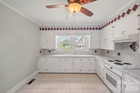 Kitchen - 3219 Us 70 E Hwy E, Morganton, NC 28655 photo 2 of 2